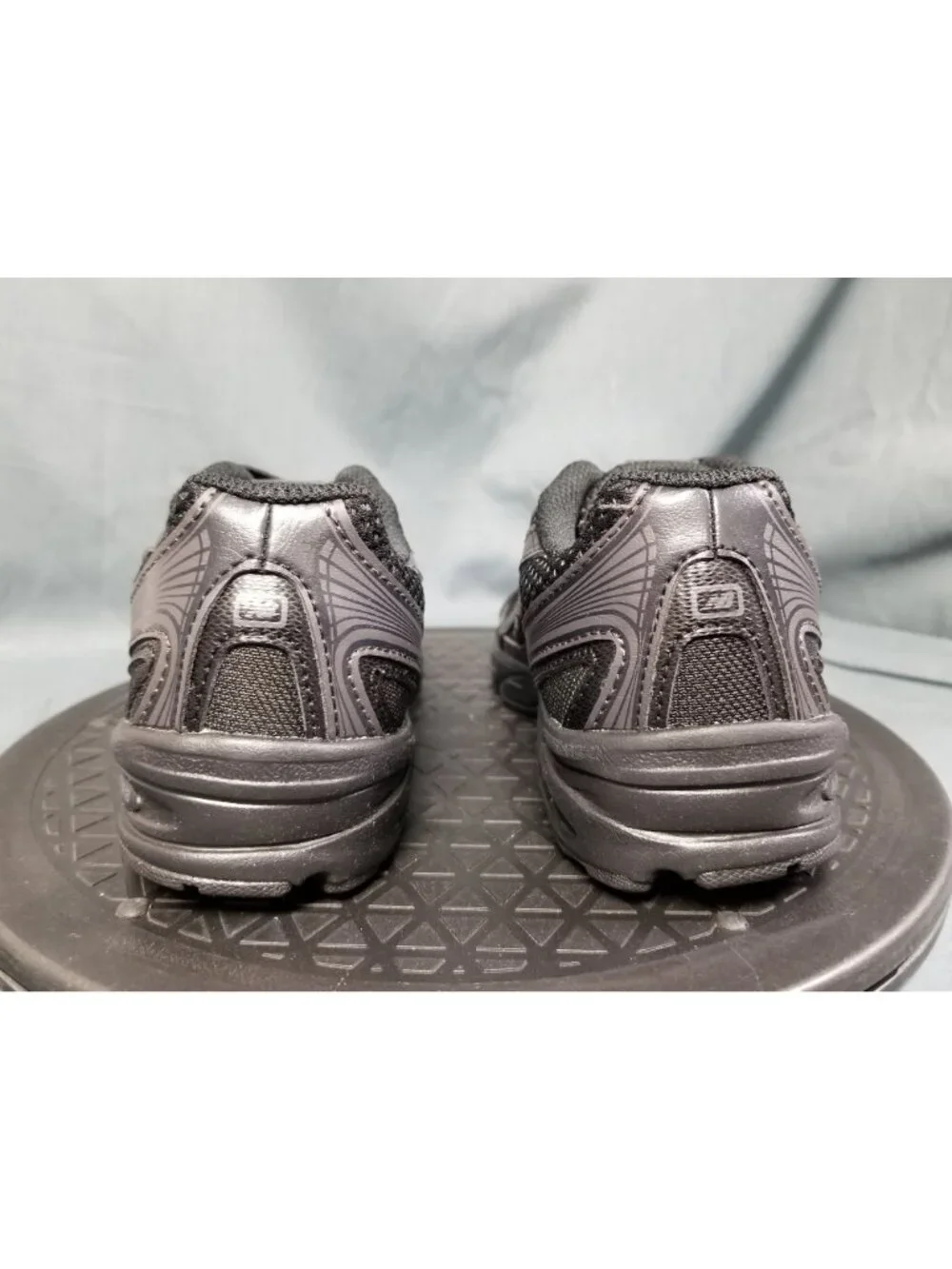 New Balance 740 Bungee Lace Sneakers Black Grey PZ740BO Kids Size 1 NEW NO BOX!